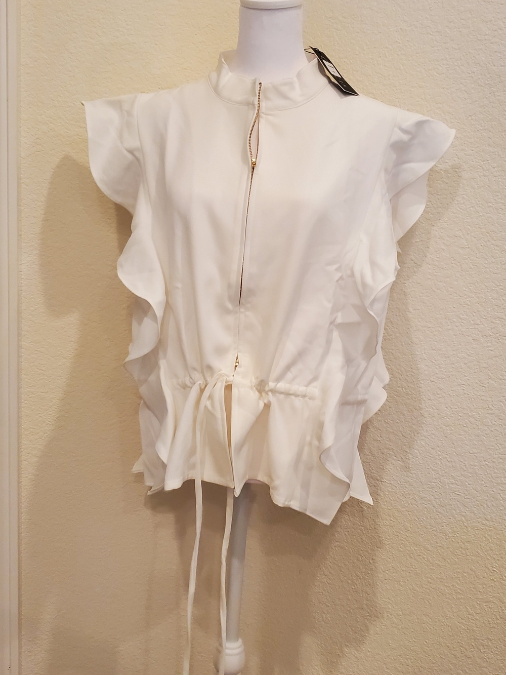 NWT Women's Gracia Cream Ruffle Zip Drawstring Blouse